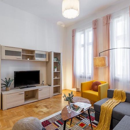 Central Gozsdu Apartment In The Party Street 부다페스트 외부 사진