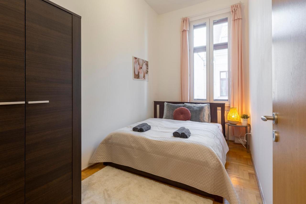 Central Gozsdu Apartment In The Party Street 부다페스트 외부 사진