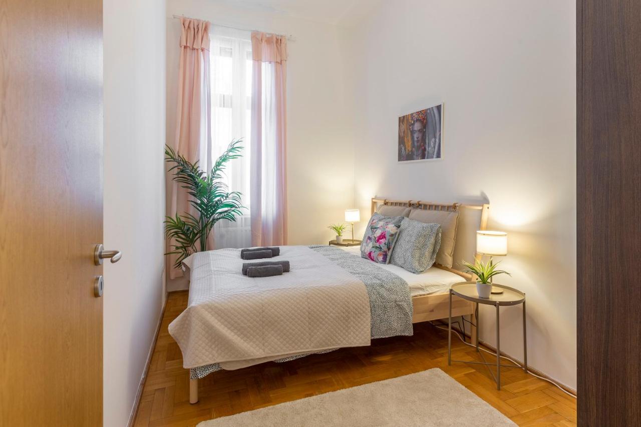Central Gozsdu Apartment In The Party Street 부다페스트 외부 사진