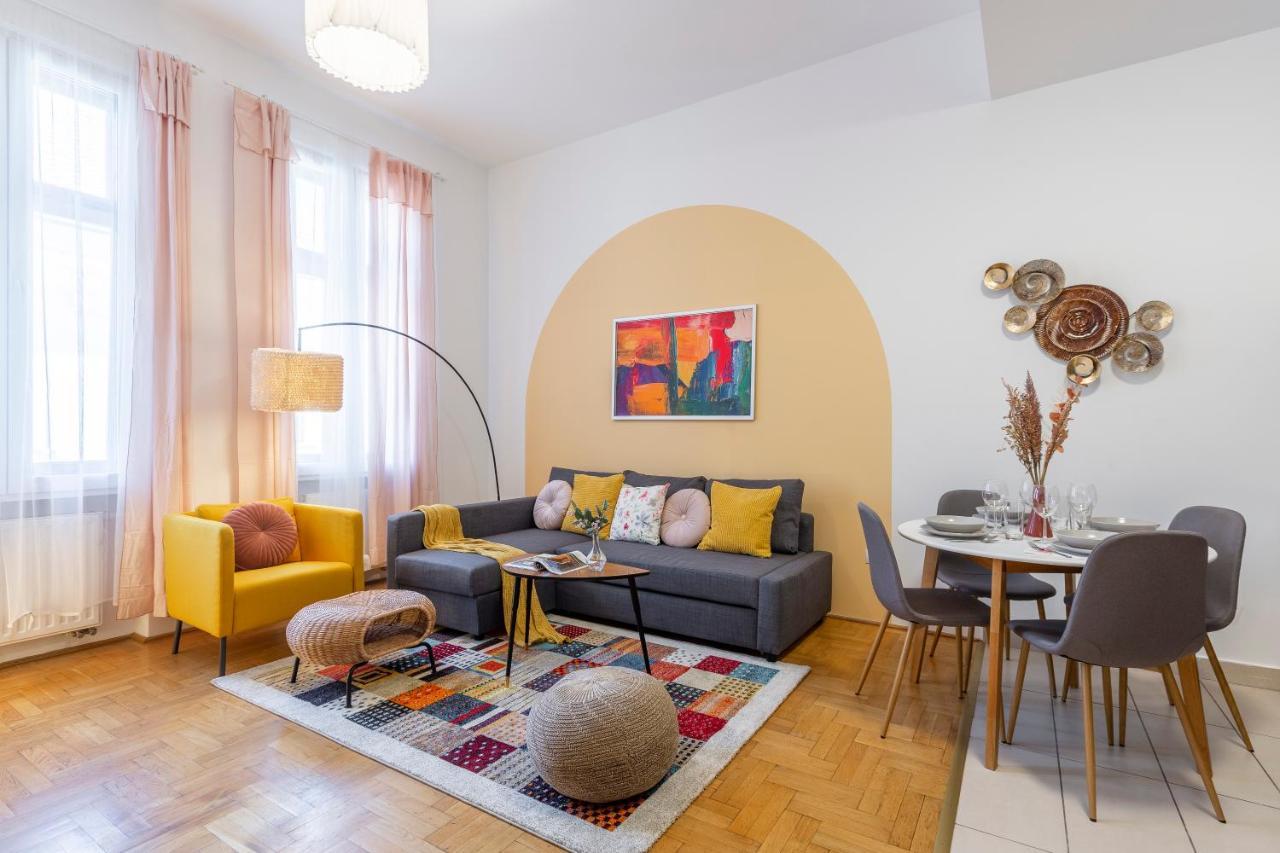 Central Gozsdu Apartment In The Party Street 부다페스트 외부 사진