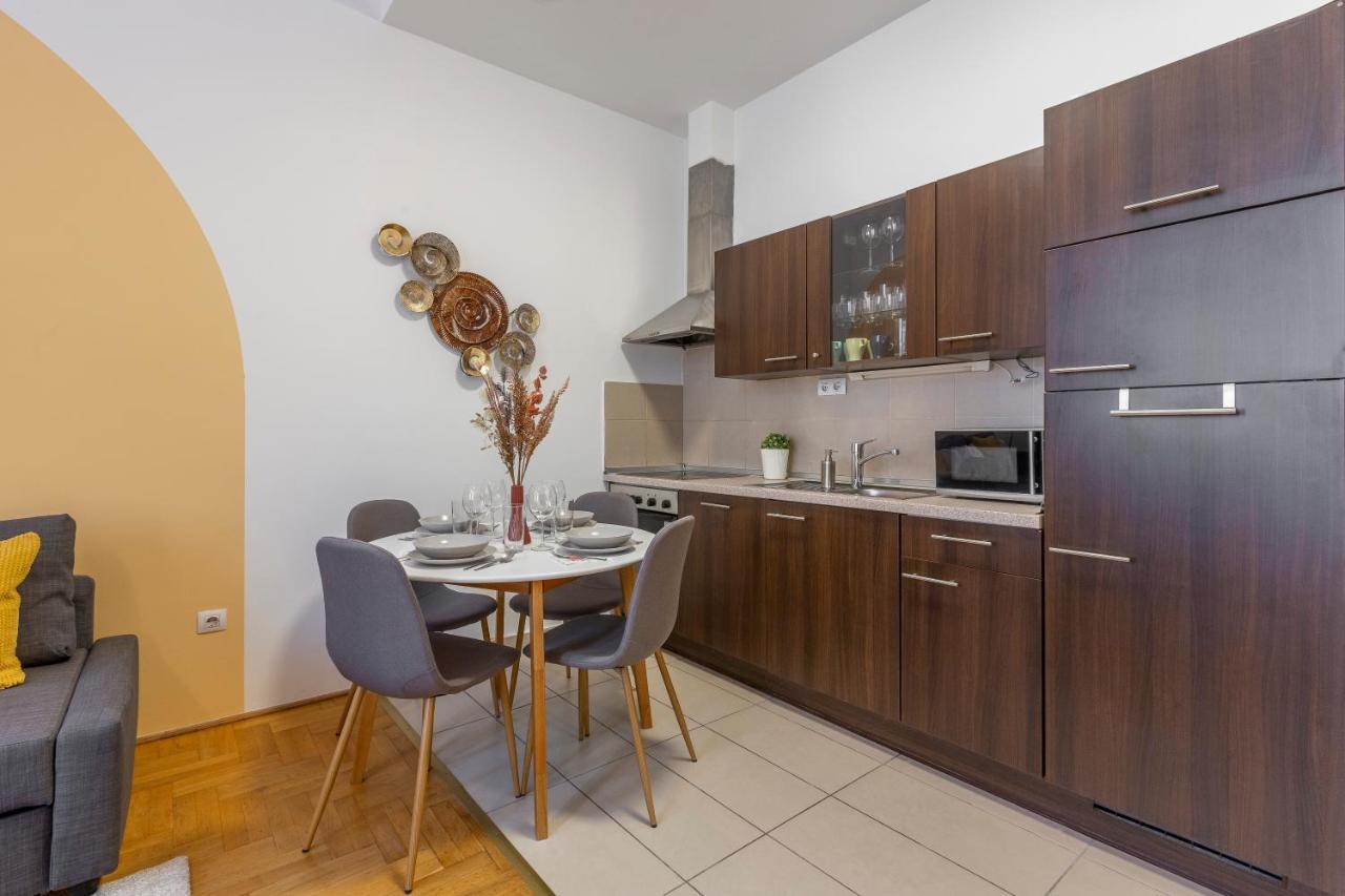 Central Gozsdu Apartment In The Party Street 부다페스트 외부 사진