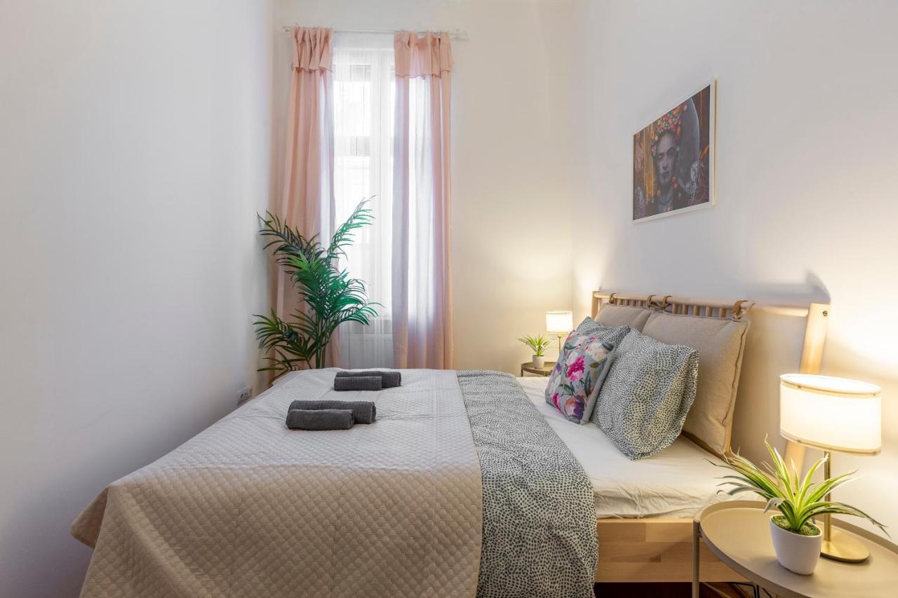 Central Gozsdu Apartment In The Party Street 부다페스트 외부 사진