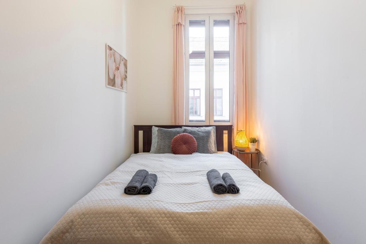 Central Gozsdu Apartment In The Party Street 부다페스트 외부 사진